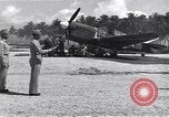 Immagine di 44Th Fighter Squadron Cerimonia di premiazione Guadalcanal nelle Isole Salomone, 1943, secondo 14 filmato di repertorio 65675074953