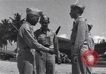 Immagine di 44Th Fighter Squadron Cerimonia di premiazione Guadalcanal nelle Isole Salomone, 1943, secondo 26 filmato di repertorio 65675074953