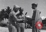 Immagine di 44Th Fighter Squadron Cerimonia di premiazione Guadalcanal nelle Isole Salomone, 1943, secondo 28 filmato di repertorio 65675074953
