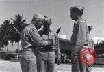 Immagine di 44Th Fighter Squadron Cerimonia di premiazione Guadalcanal nelle Isole Salomone, 1943, secondo 29 filmato di repertorio 65675074953