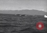 Standbild landing vehicle tracked Lingayen Philippinen, 1945, aus Sekunde 6 historischem Filmmaterial Videoclip 65675074978