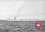 Standbild landing vehicle tracked Lingayen Philippinen, 1945, aus Sekunde 60 historischem Filmmaterial Videoclip 65675074978
