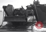 Standbild USA Soldaten Guadalcanal Salomonen, 1944, aus Sekunde 6 historischem Filmmaterial Videoclip 65675074986