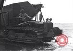 Standbild USA Soldaten Guadalcanal Salomonen, 1944, aus Sekunde 25 historischem Filmmaterial Videoclip 65675074986