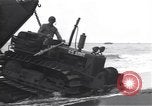 Standbild USA Soldaten Guadalcanal Salomonen, 1944, aus Sekunde 27 historischem Filmmaterial Videoclip 65675074986