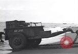 Standbild USA Soldaten Guadalcanal Salomonen, 1944, aus Sekunde 34 historischem Filmmaterial Videoclip 65675074986