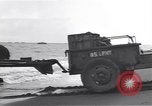 Standbild USA Soldaten Guadalcanal Salomonen, 1944, aus Sekunde 36 historischem Filmmaterial Videoclip 65675074986