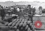 Standbild USA Soldaten Guadalcanal Salomonen, 1944, aus Sekunde 57 historischem Filmmaterial Videoclip 65675074986