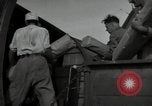 Standbild Flieger Italien, 1944, aus Sekunde 26 historischem Filmmaterial Videoclip 65675075011