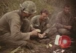 Immagine di Soldati statunitensi Il Vietnam, 1965, secondo 56 filmato di repertorio 65675075025