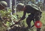 Image soldats des États-Unis Vietnam, 1965, de la seconde 12 séquences d'archives historiques vidéo 65675075033