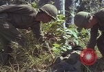 Image soldats des États-Unis Vietnam, 1965, de la seconde 14 séquences d'archives historiques vidéo 65675075033