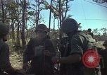 Image soldats des États-Unis Vietnam, 1965, de la seconde 49 séquences d'archives historiques vidéo 65675075035