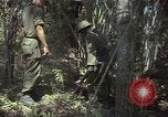 Image soldats des États-Unis Vietnam, 1965, de la seconde 54 séquences d'archives historiques vidéo 65675075036