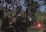 Image soldats des États-Unis Vietnam, 1965, de la seconde 4 séquences d'archives historiques vidéo 65675075039