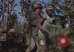 Image soldats des États-Unis Vietnam, 1965, de la seconde 10 séquences d'archives historiques vidéo 65675075039