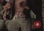 Image soldats des États-Unis Vietnam, 1965, de la seconde 23 séquences d'archives historiques vidéo 65675075039