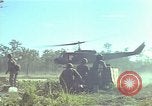 Image soldats des États-Unis Vietnam, 1965, de la seconde 56 séquences d'archives historiques vidéo 65675075039