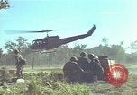 Image soldats des États-Unis Vietnam, 1965, de la seconde 58 séquences d'archives historiques vidéo 65675075039