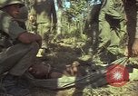 Image soldats des États-Unis Vietnam, 1965, de la seconde 4 séquences d'archives historiques vidéo 65675075040