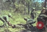 Standbild USA Soldaten Vietnam, 1965, aus Sekunde 18 historischem Filmmaterial Videoclip 65675075042