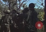 Standbild USA Soldaten Vietnam, 1965, aus Sekunde 58 historischem Filmmaterial Videoclip 65675075042