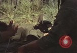 Image soldats des États-Unis Vietnam, 1965, de la seconde 23 séquences d'archives historiques vidéo 65675075043