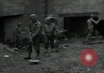 Standbild USA Infanteristen Deutschland, 1944, aus Sekunde 20 historischem Filmmaterial Videoclip 65675075053