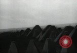 Standbild USA Infanteristen Aachen Deutschland, 1944, aus Sekunde 41 historischem Filmmaterial Videoclip 65675075054