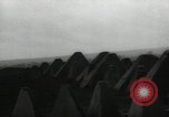 Standbild USA Infanteristen Aachen Deutschland, 1944, aus Sekunde 43 historischem Filmmaterial Videoclip 65675075054
