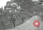 Standbild USA Infanteristen Marigny Frankreich, 1944, aus Sekunde 8 historischem Filmmaterial Videoclip 65675075089
