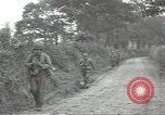 Standbild USA Infanteristen Marigny Frankreich, 1944, aus Sekunde 9 historischem Filmmaterial Videoclip 65675075089