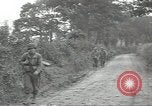 Standbild USA Infanteristen Marigny Frankreich, 1944, aus Sekunde 16 historischem Filmmaterial Videoclip 65675075089