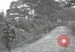 Standbild USA Infanteristen Marigny Frankreich, 1944, aus Sekunde 17 historischem Filmmaterial Videoclip 65675075089