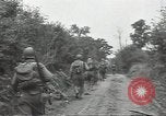 Standbild USA Infanteristen Marigny Frankreich, 1944, aus Sekunde 51 historischem Filmmaterial Videoclip 65675075089