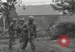 Standbild USA Infanteristen Marigny Frankreich, 1944, aus Sekunde 10 historischem Filmmaterial Videoclip 65675075090