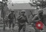Standbild USA Infanteristen Marigny Frankreich, 1944, aus Sekunde 12 historischem Filmmaterial Videoclip 65675075090