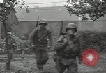 Standbild USA Infanteristen Marigny Frankreich, 1944, aus Sekunde 13 historischem Filmmaterial Videoclip 65675075090