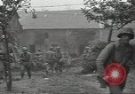 Standbild USA Infanteristen Marigny Frankreich, 1944, aus Sekunde 15 historischem Filmmaterial Videoclip 65675075090