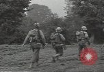 Standbild USA Infanteristen Marigny Frankreich, 1944, aus Sekunde 30 historischem Filmmaterial Videoclip 65675075090