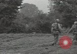 Standbild USA Infanteristen Marigny Frankreich, 1944, aus Sekunde 32 historischem Filmmaterial Videoclip 65675075090