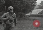 Standbild USA Infanteristen Marigny Frankreich, 1944, aus Sekunde 57 historischem Filmmaterial Videoclip 65675075090