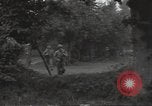 Standbild USA Infanteristen Marigny Frankreich, 1944, aus Sekunde 8 historischem Filmmaterial Videoclip 65675075091