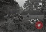 Standbild USA Infanteristen Marigny Frankreich, 1944, aus Sekunde 24 historischem Filmmaterial Videoclip 65675075091
