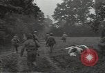 Standbild USA Infanteristen Marigny Frankreich, 1944, aus Sekunde 25 historischem Filmmaterial Videoclip 65675075091
