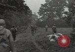 Standbild USA Infanteristen Marigny Frankreich, 1944, aus Sekunde 29 historischem Filmmaterial Videoclip 65675075091