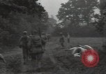 Standbild USA Infanteristen Marigny Frankreich, 1944, aus Sekunde 35 historischem Filmmaterial Videoclip 65675075091