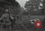 Standbild USA Infanteristen Marigny Frankreich, 1944, aus Sekunde 36 historischem Filmmaterial Videoclip 65675075091
