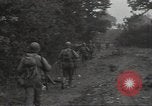 Standbild USA Infanteristen Marigny Frankreich, 1944, aus Sekunde 54 historischem Filmmaterial Videoclip 65675075091