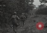 Standbild USA Infanteristen Marigny Frankreich, 1944, aus Sekunde 55 historischem Filmmaterial Videoclip 65675075091